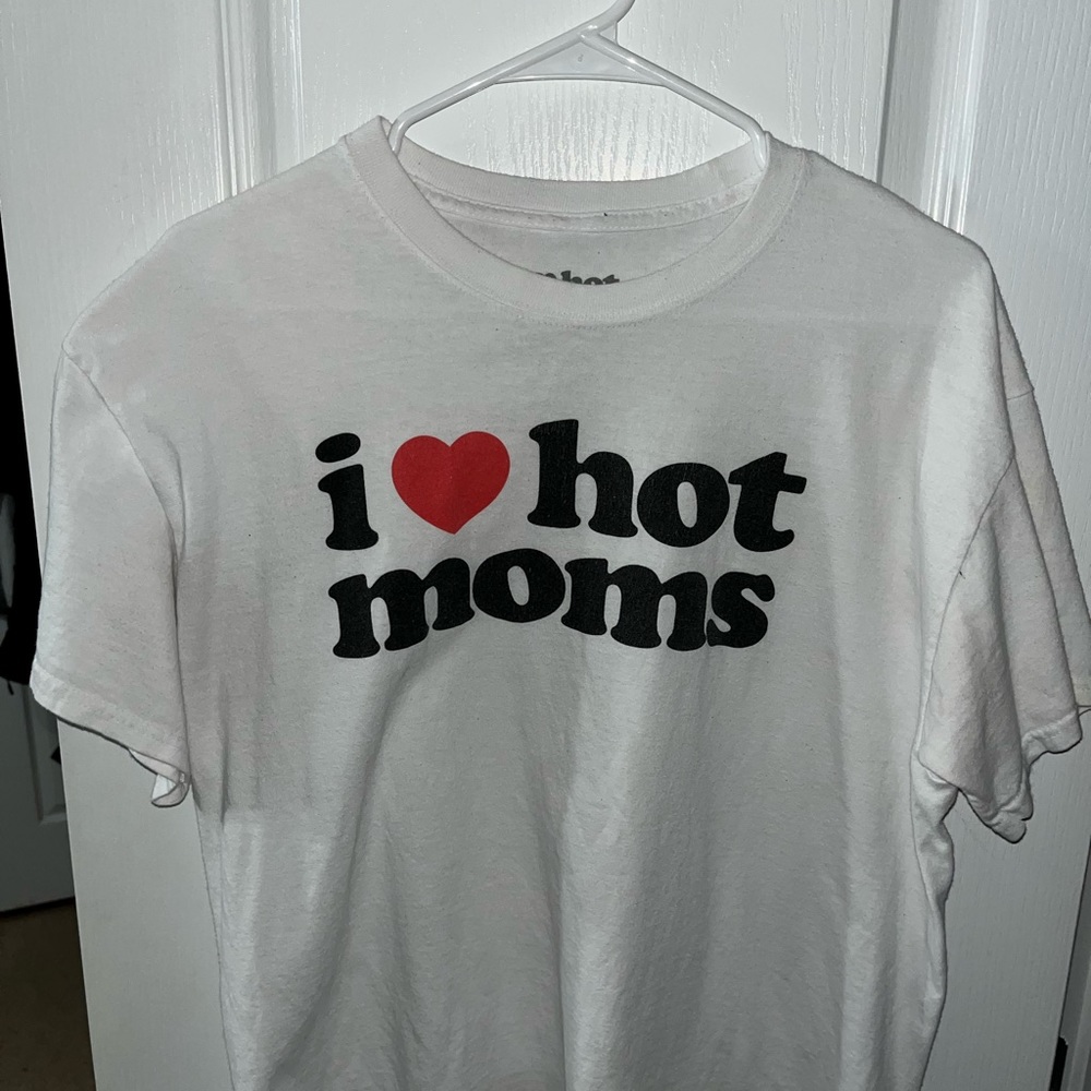 I love hot moms shirt